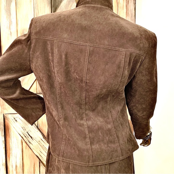 Suit (Skirt Set) Jessica Howard Faux Suede Size 6 - Picture 10 of 16